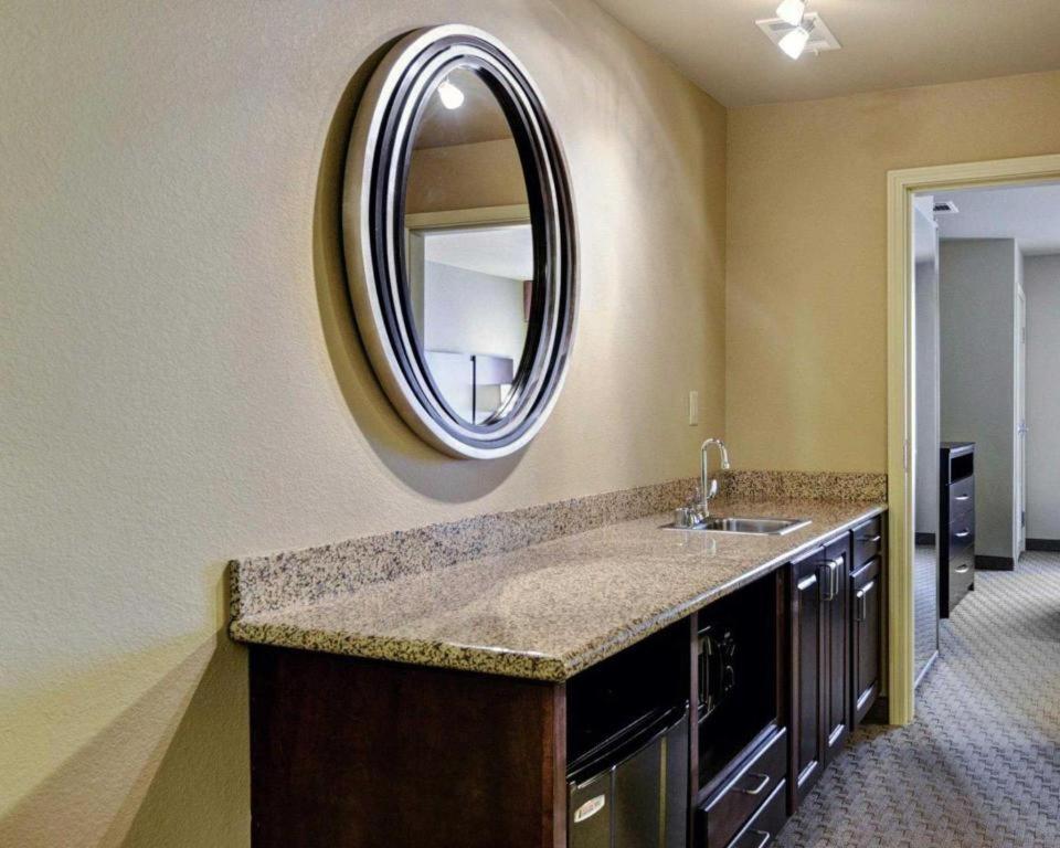 Comfort Suites Near Hot Springs Park Екстериор снимка