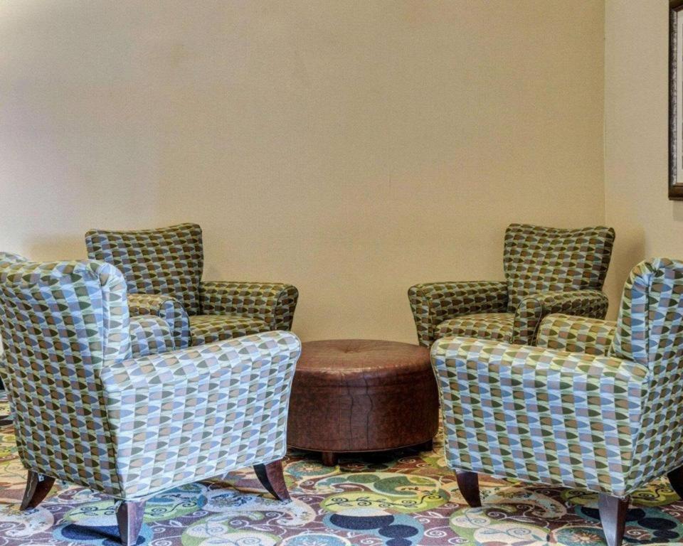 Comfort Suites Near Hot Springs Park Екстериор снимка